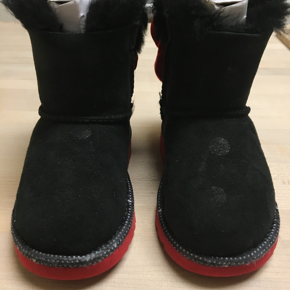 Disney UGG Minnie Mouse Polka Dot Toddler size 7